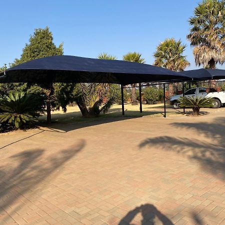 Tamarisk Guest Lodge Benoni Exterior foto