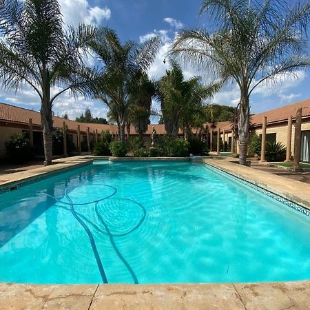 Tamarisk Guest Lodge Benoni Exterior foto