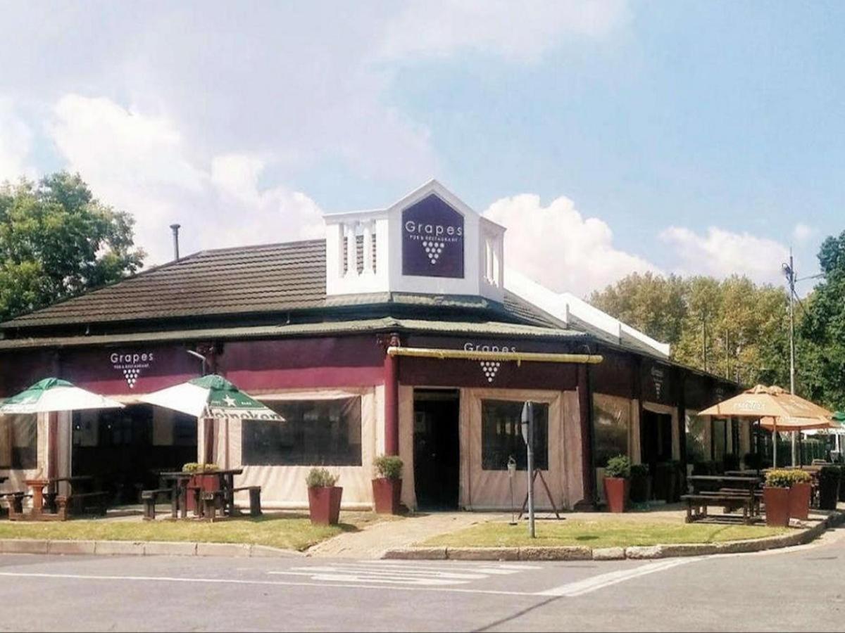 Tamarisk Guest Lodge Benoni Exterior foto