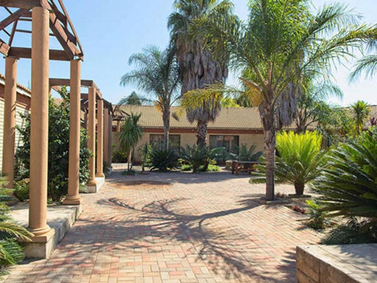 Tamarisk Guest Lodge Benoni Exterior foto
